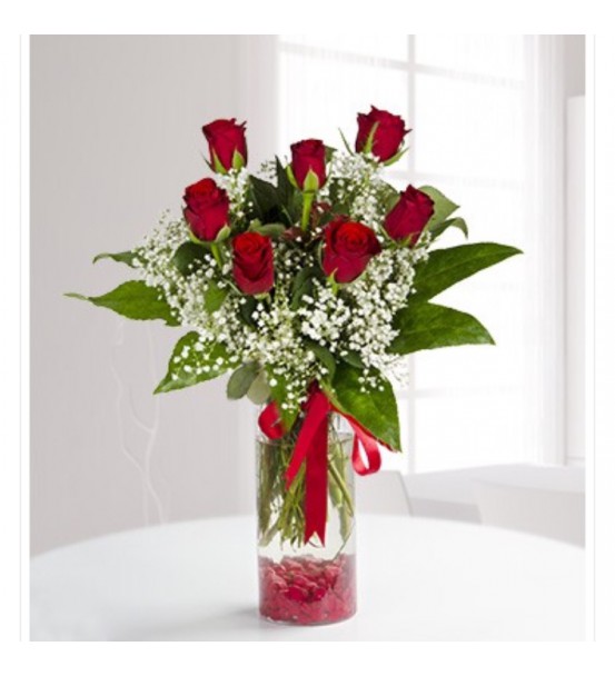 silindir vazoda 7 kırmızı gül